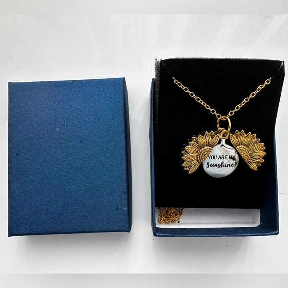 Sunflower and cross bundle - Picture 6 of 9